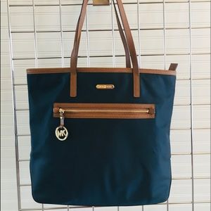 🦋 Michael Kors Navy and Brown Tote